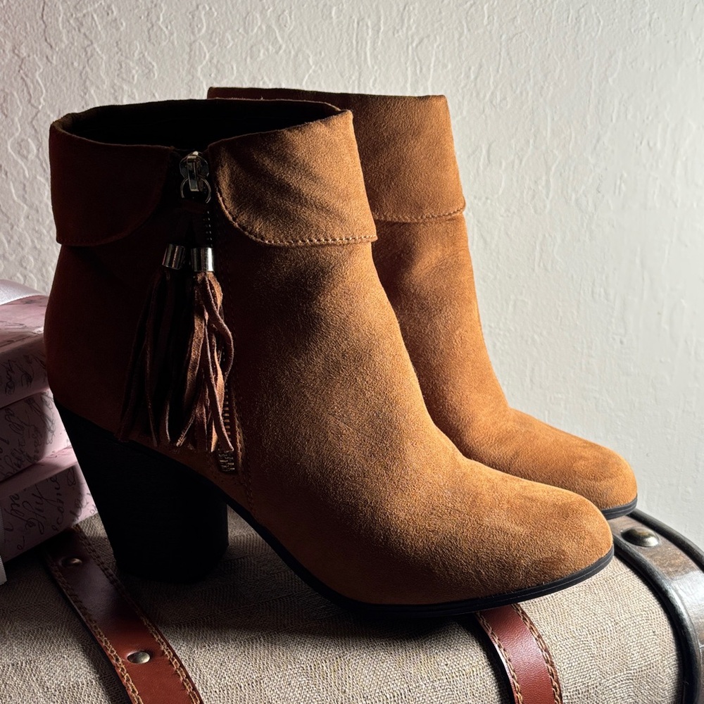 LC Lauren Conrad Ankle Boots Women’s Size 9 Tassels Sweet Pea Cognac GUC
